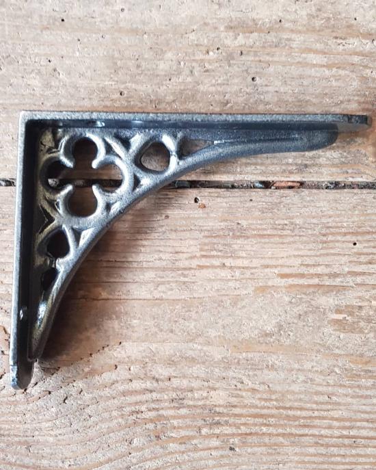 Gothic Shelf Bracket - Cast Iron - Pewter Finish