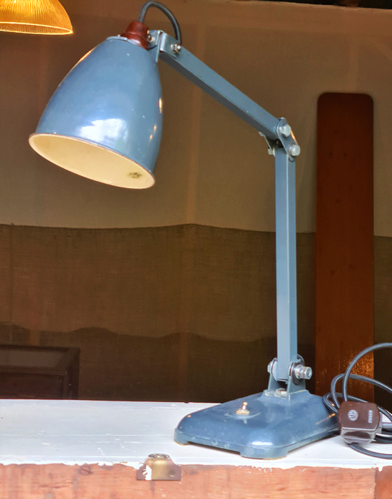 Memlite desk lamp